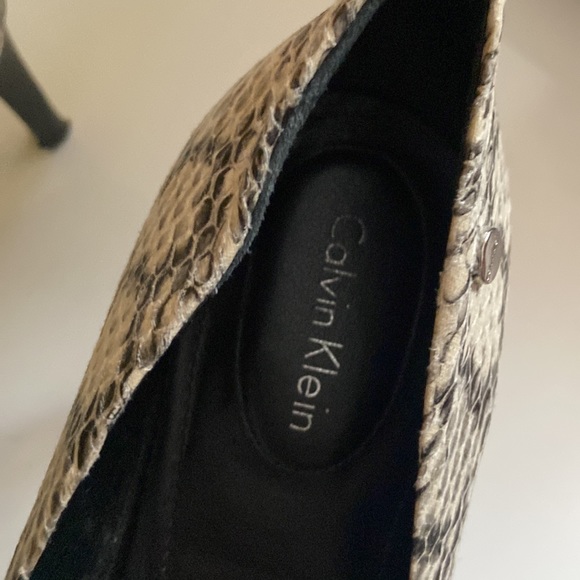 Calvin Klein heels with fauz alligator skin - Picture 4 of 8